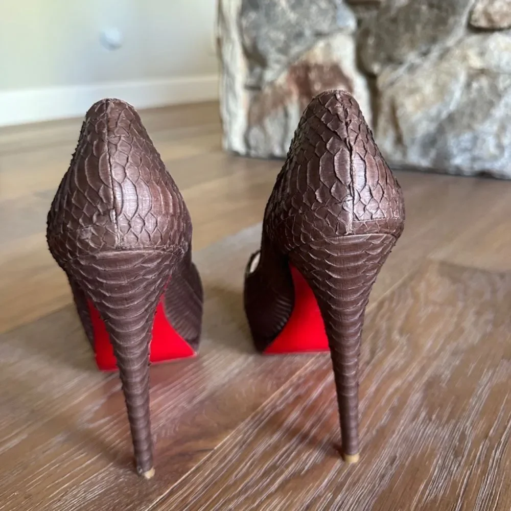 Christian Louboutin details features